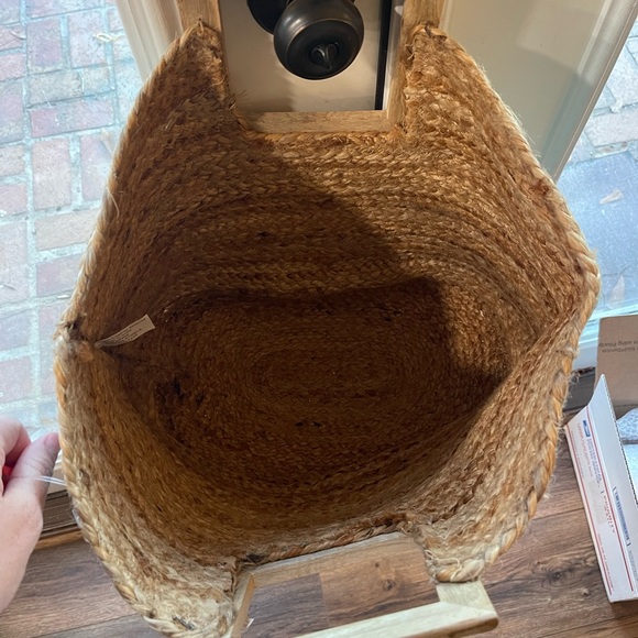 Woven Tote Bag with Square wooden Handle - Picture 3 of 3